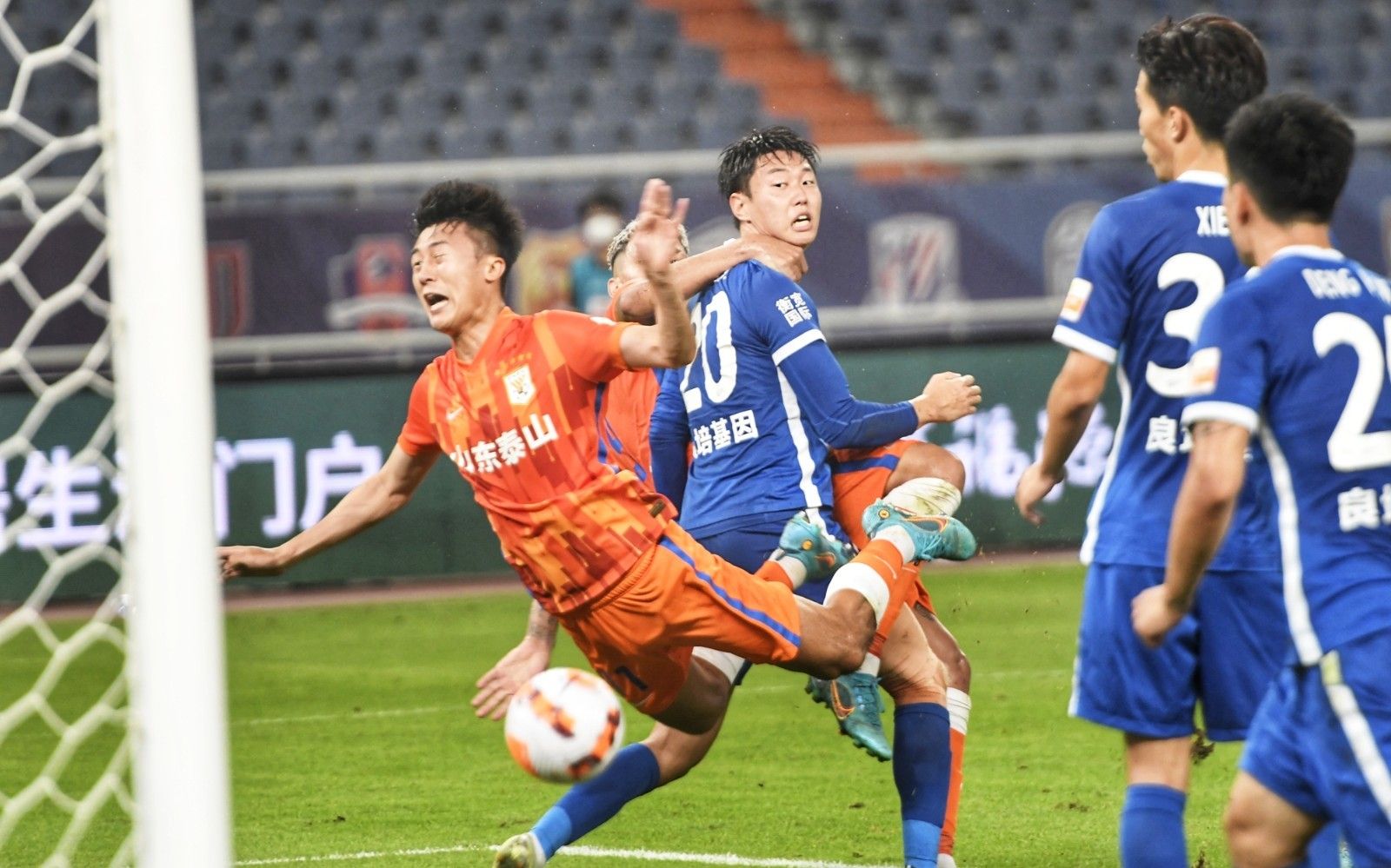 曼城备战欧冠半决赛，训练照曝光（曼城冲刺欧冠半决赛，训练画面曝光）