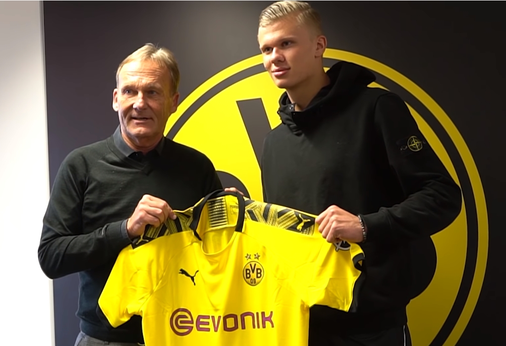 擅打硬仗！曼联对阵上半区球队豪取15分，位列英超球队之首（硬仗之王！曼联对上半区豪取15分，此项数据领跑英超）