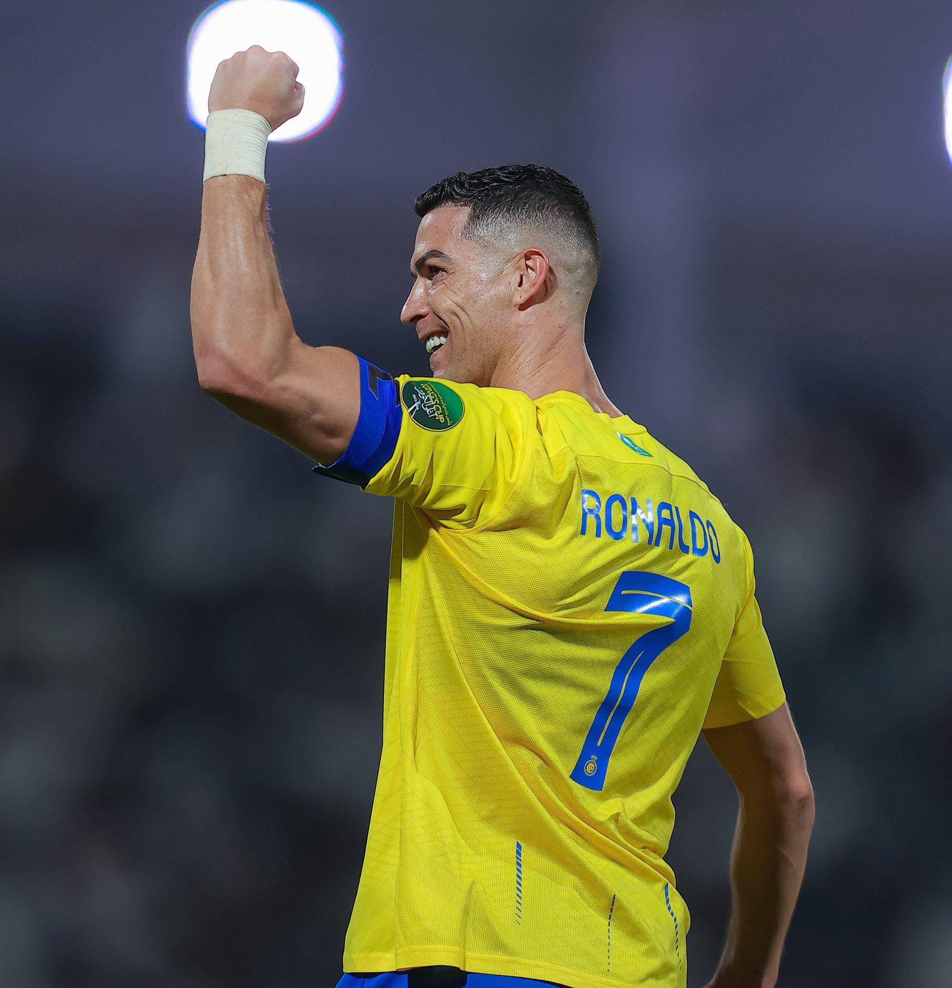 米体：弗拉霍维奇愿意留在尤文，但薪水始终是个问题（米体：弗拉霍维奇愿留尤文，薪资问题仍待解决）