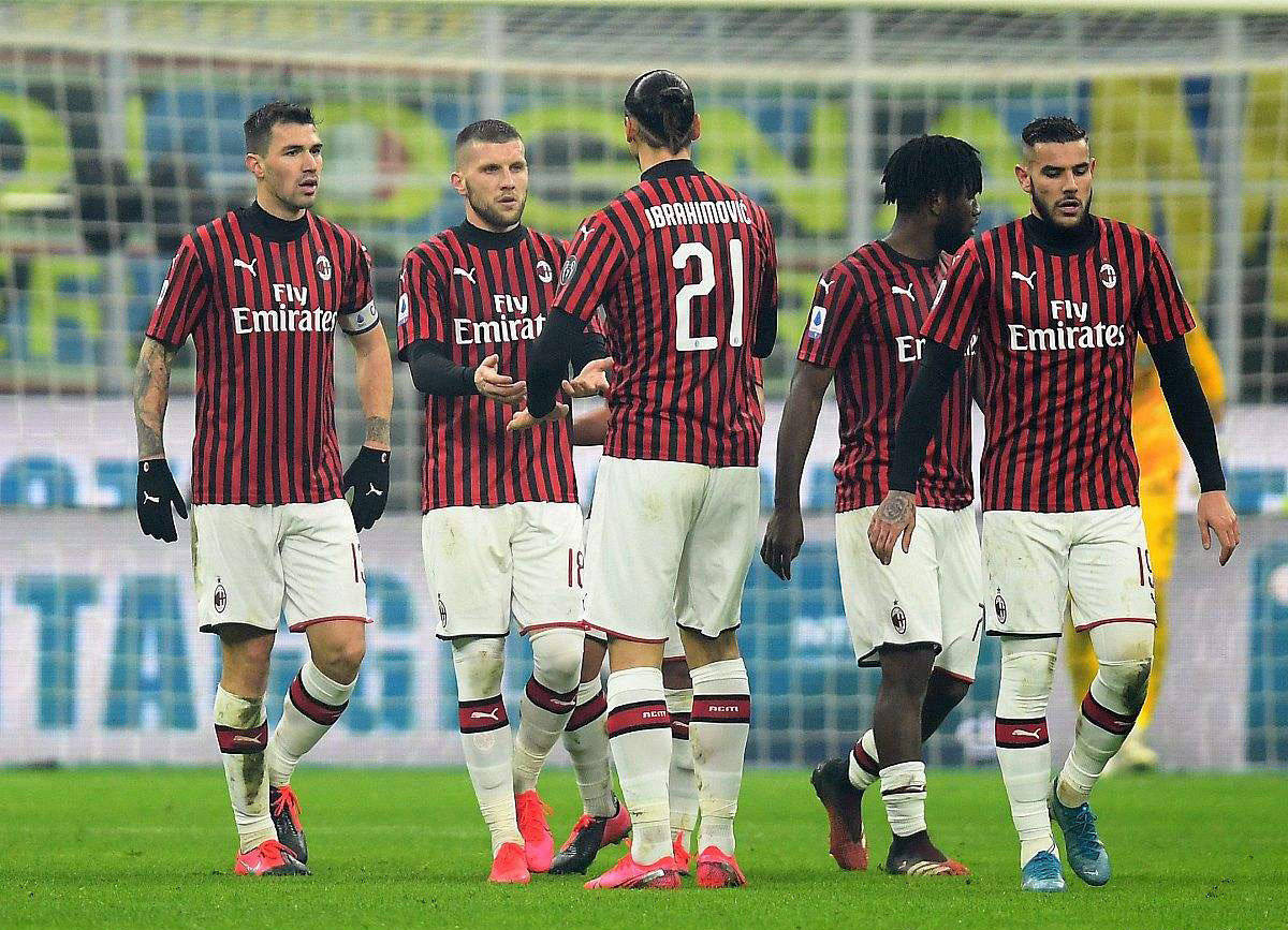 海港是第三支实现国内顶级联赛三连冠的球队，前两支现已解散（海港成史上第三支国内顶级联赛三连冠球队，前两队均已解散）