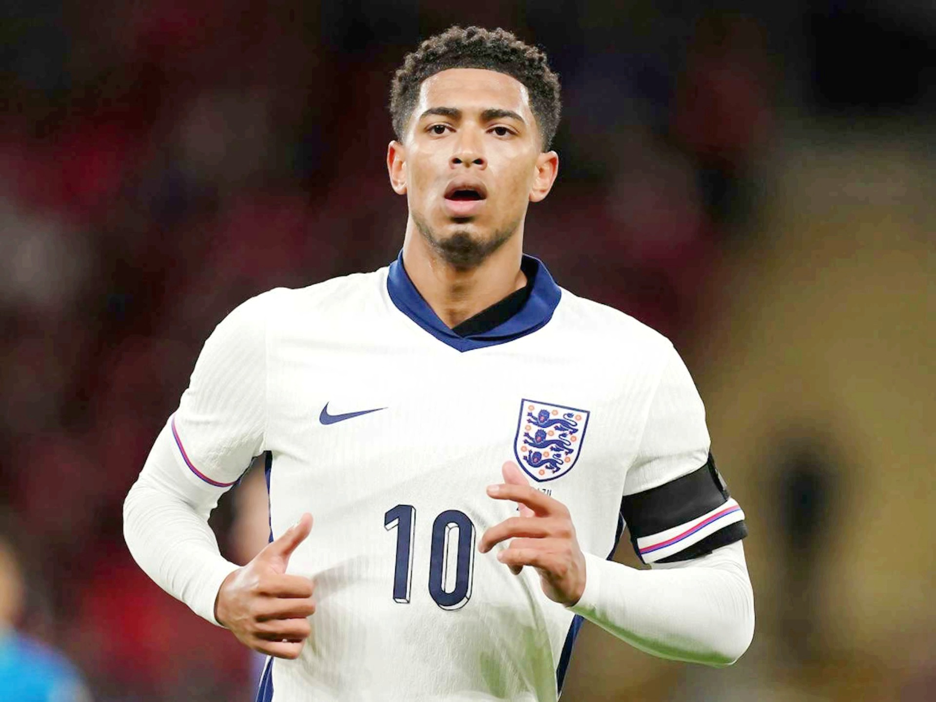 英超：曼联客场2-1击败莱斯特城（英超-曼联客场2-1战胜莱斯特城）