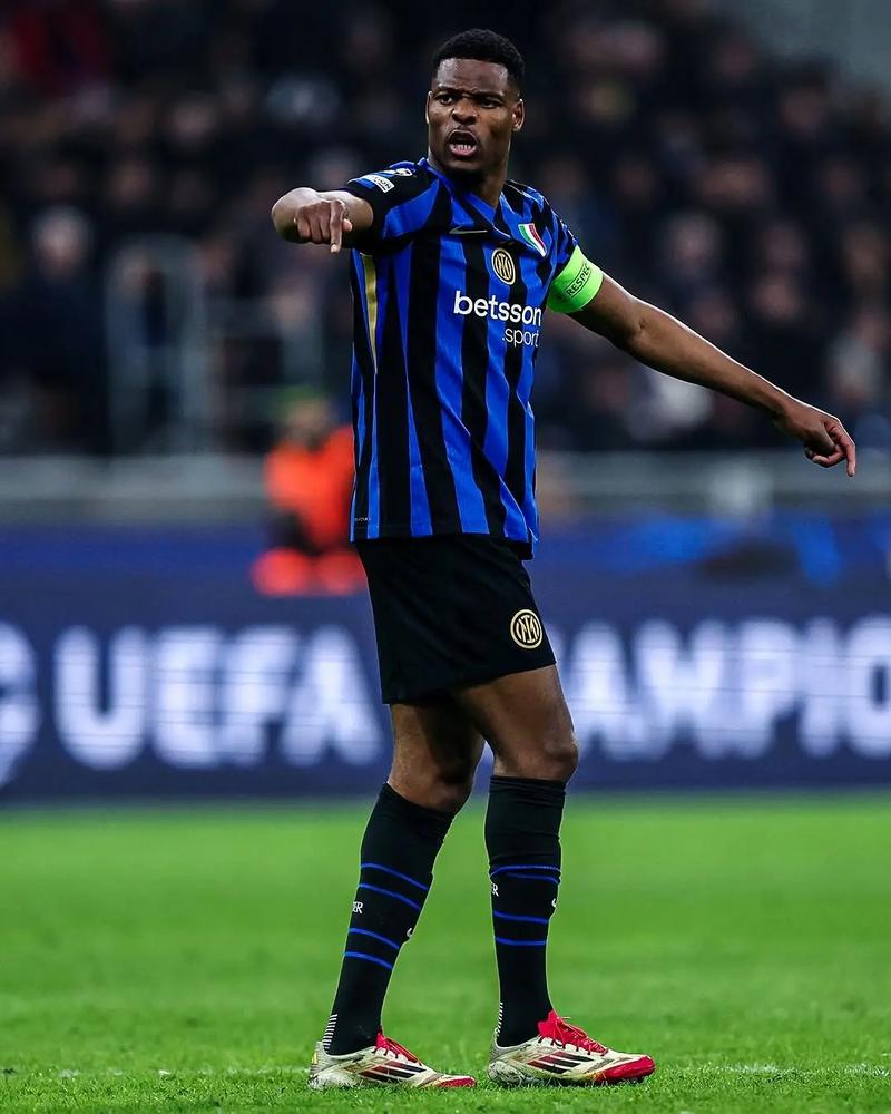 沪媒谈海港亚冠失利：并非不用心，伤病影响是无奈的现实（沪媒评海港亚冠出局：非态度问题，伤病困扰成无奈现实）