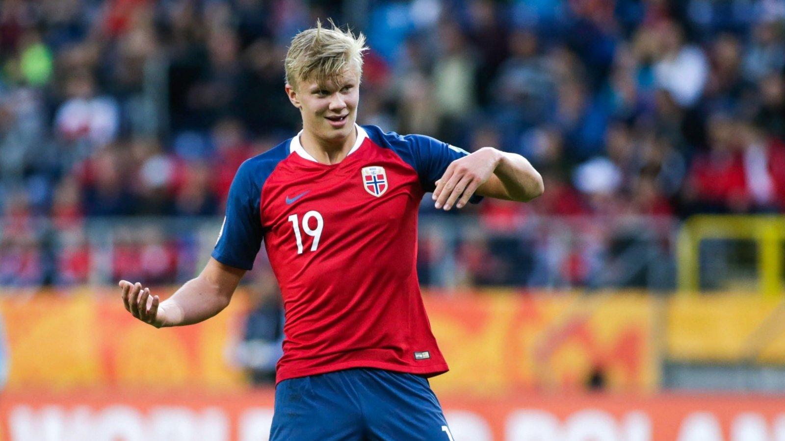 看了四年球了，在专科有一段时间刷抖音频繁给我推多...（看球四年：专科那阵刷抖音老被推某队视频）