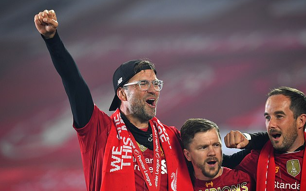 庆祝大儿子蒂亚戈13岁生日，梅西一家举办了巴萨主题生日派对