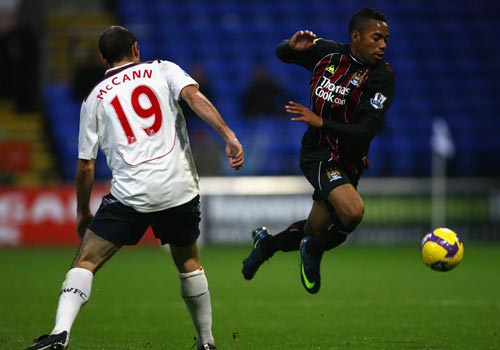 齐达内：在上海见到一个优秀的年轻人，球打得着实可以！（齐达内：上海遇见一位出色新秀，球技确实了得！）