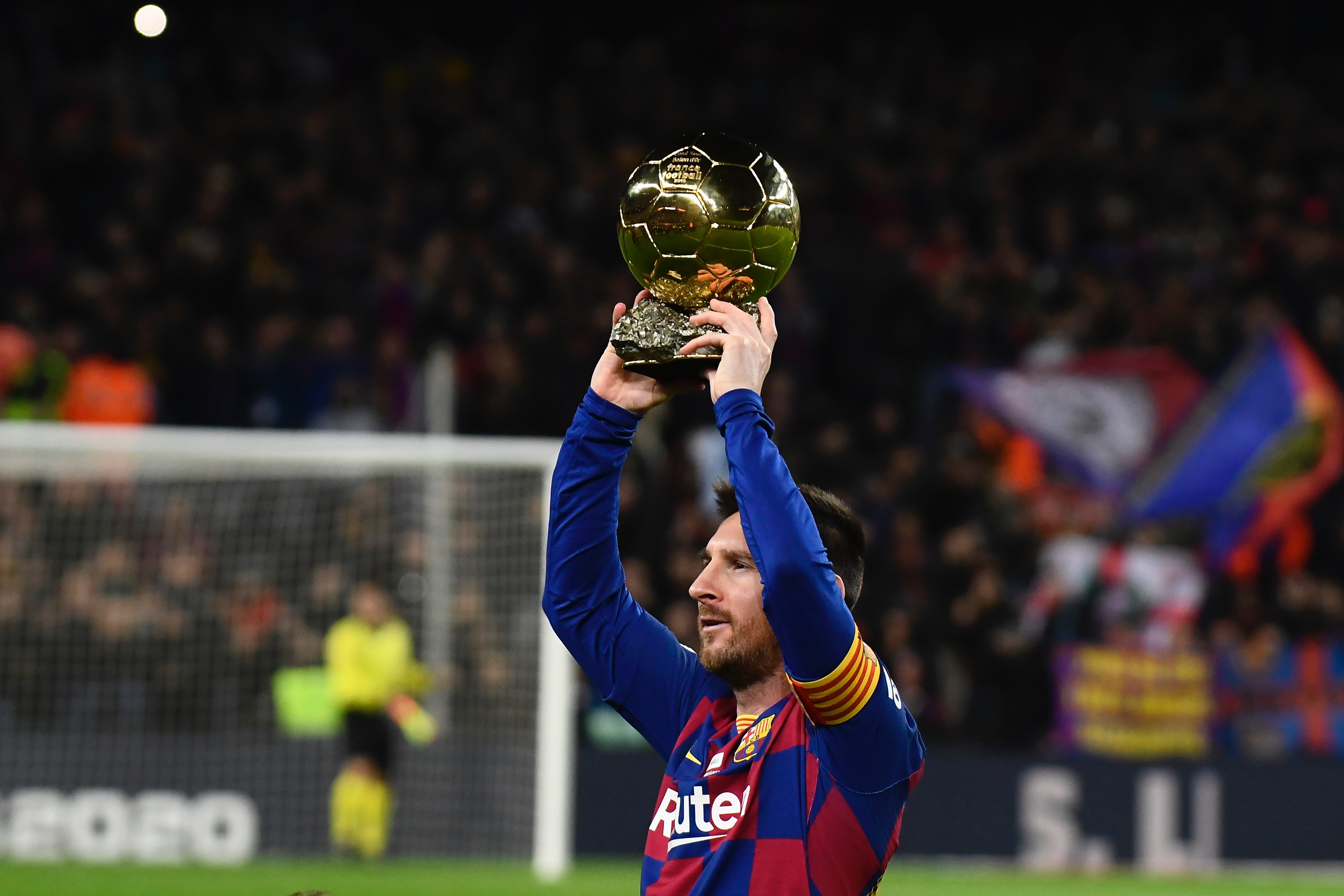 尼日利亚11月大名单：奥斯梅恩、卢克曼、丘库埃泽在列（尼日利亚公布11月名单：奥斯梅恩、卢克曼、丘库埃泽入选）