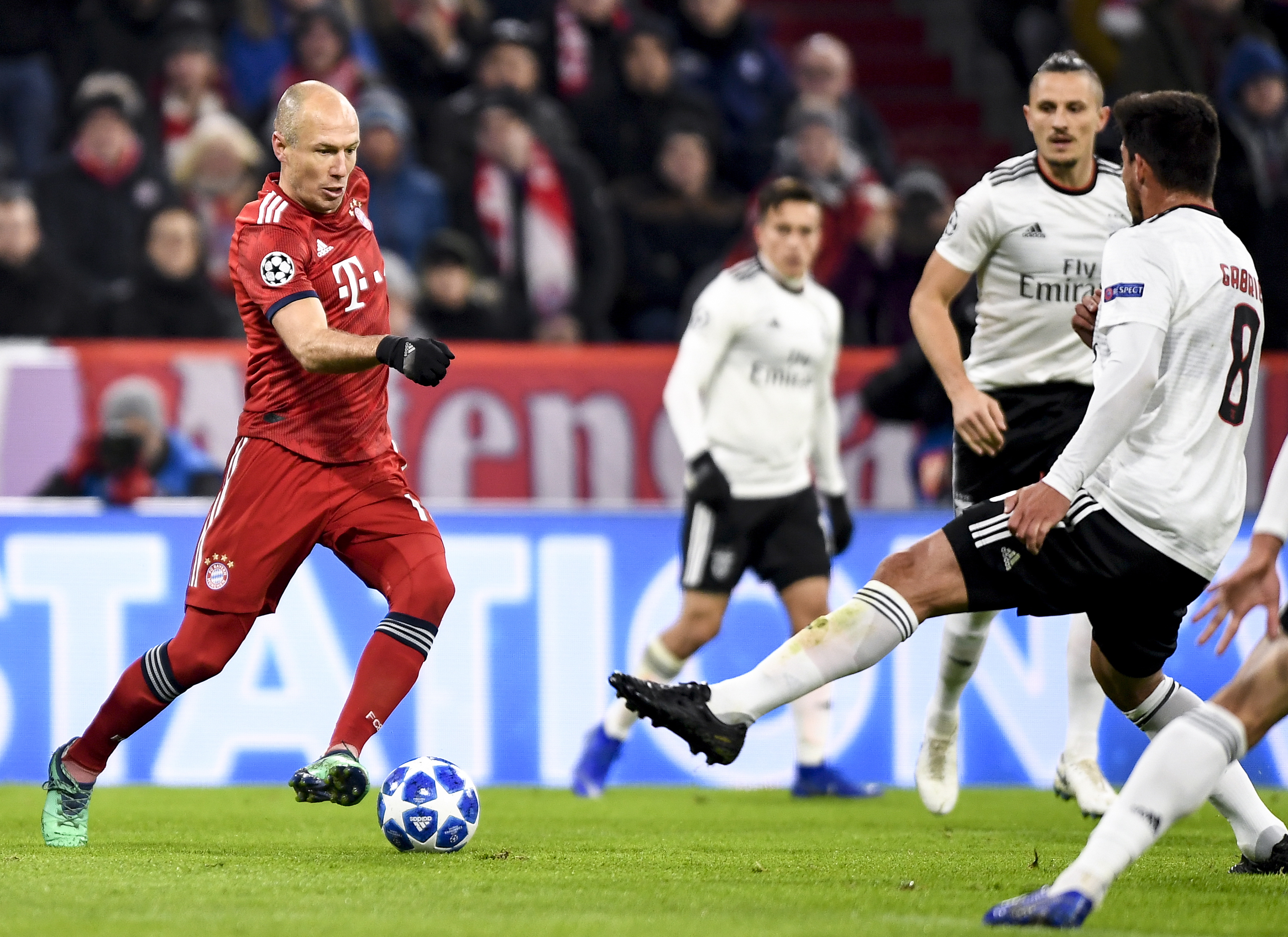 亚冠最新积分战报 成都蓉城上海海港无力赢球 中超三强继续垫底（亚冠积分更新：成都蓉城与上海海港未能取胜，中超三强依旧垫底）