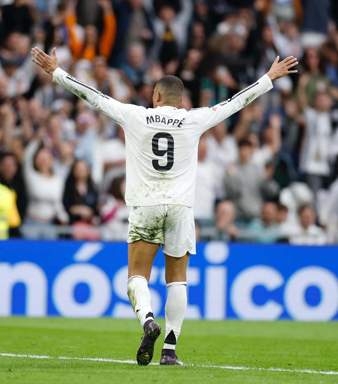 大连英博祝贺重庆铜梁龙冲超：祝愿贵俱乐部在中超再创佳绩（大连英博恭贺重庆铜梁龙晋级中超：预祝中超赛场再创辉煌）