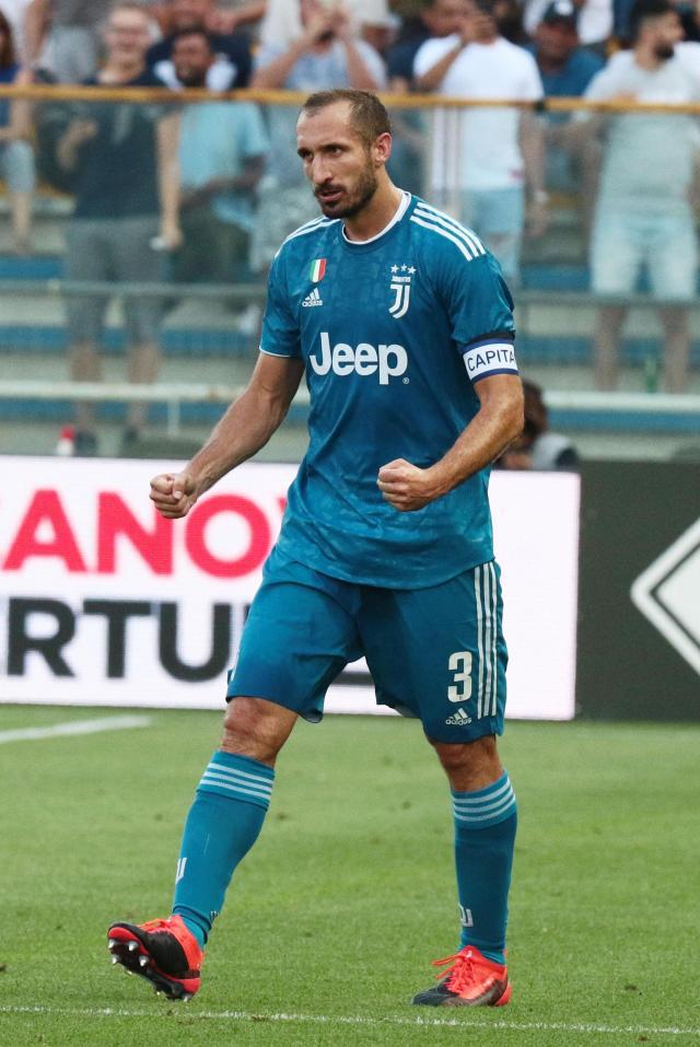 记者：米兰可能尝试冬窗送走圣地亚哥，然后再签更高效的前锋（记者称：米兰冬窗或放走圣地亚哥，转而引进效率更高的射手）