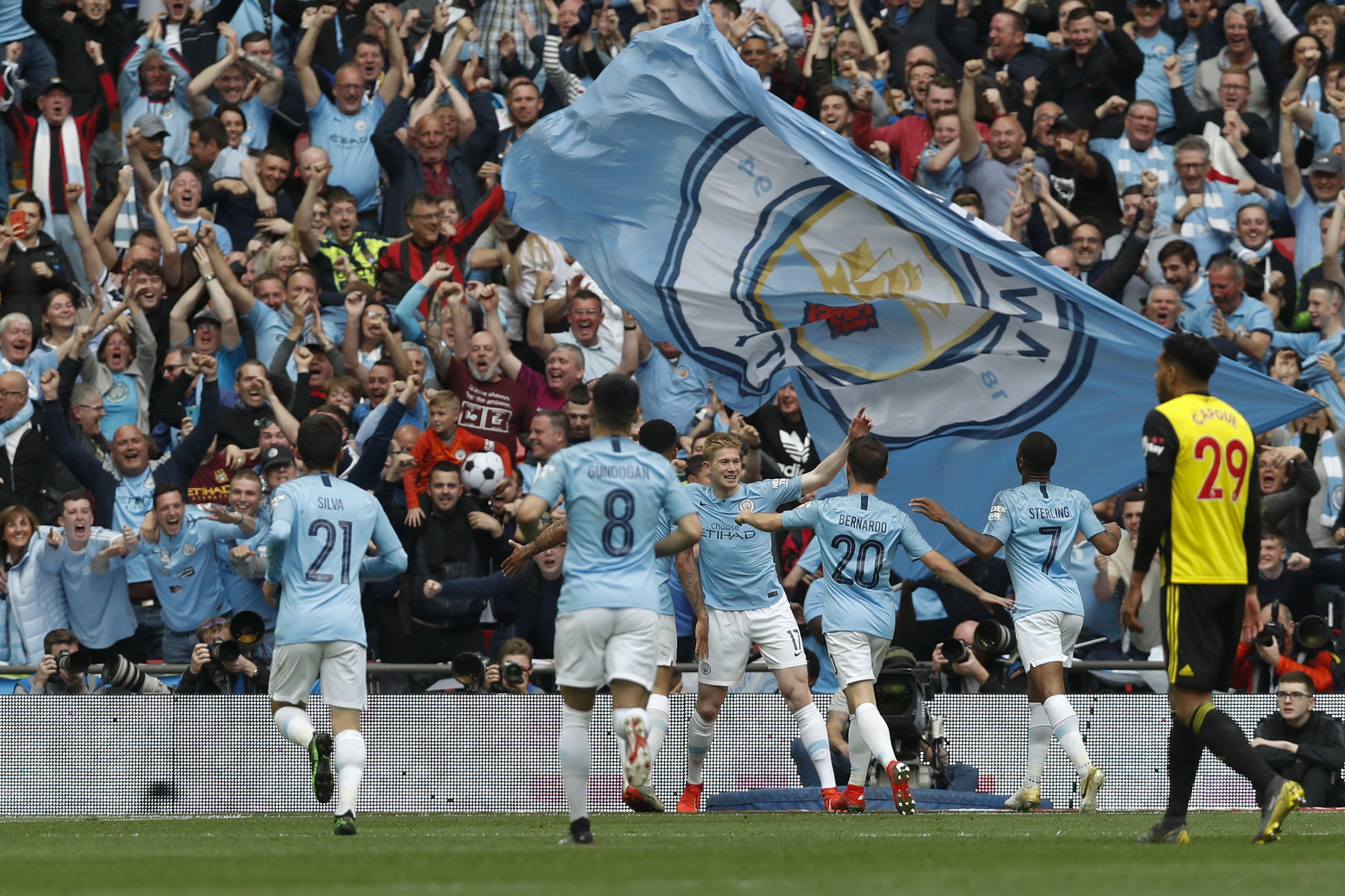 马克西表现不佳，本赛季得分首场不足20分