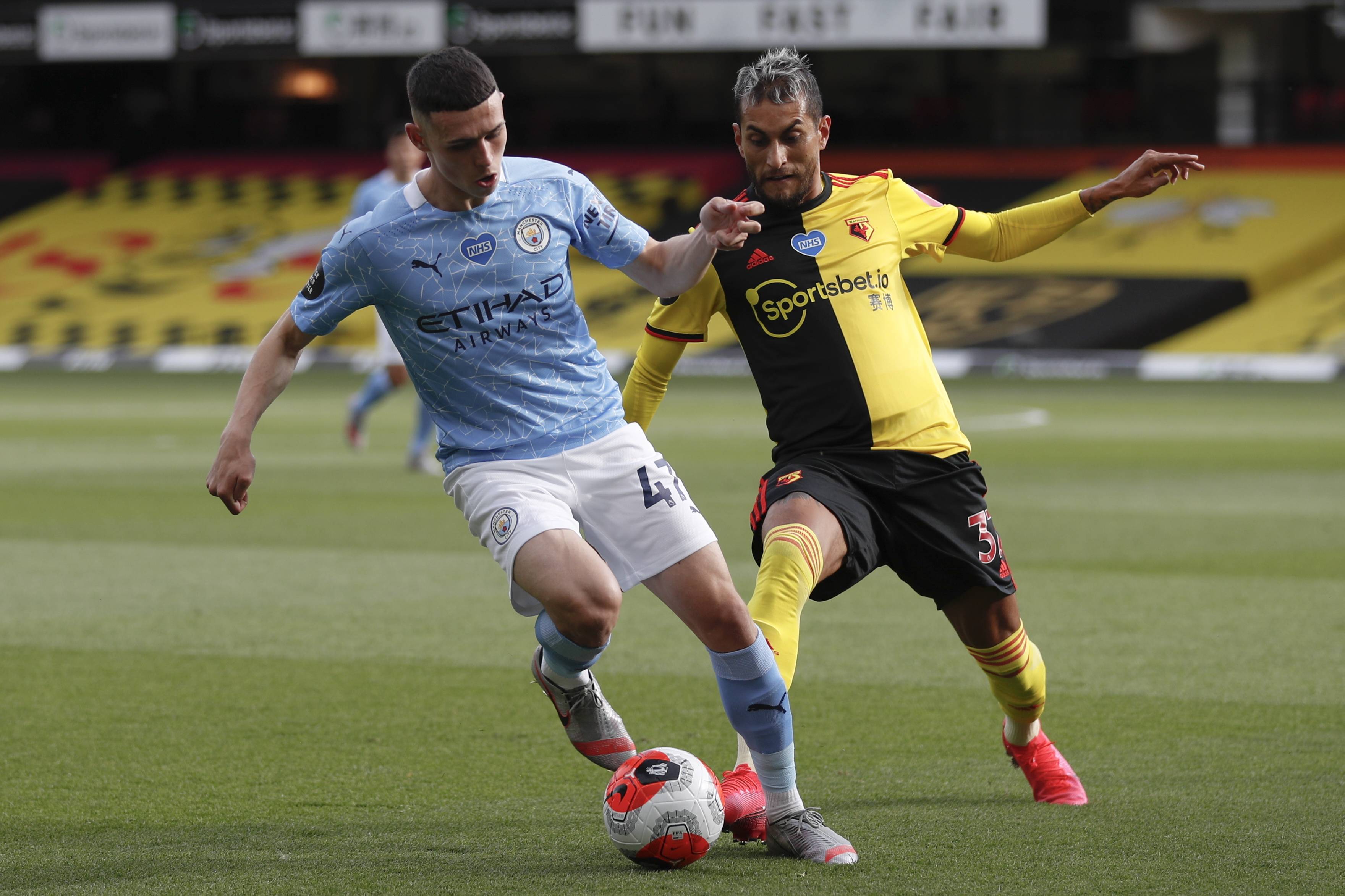 高诗岩跟克里斯连着两场视觉冲击力非常炸裂的配合，看着太爽了（高诗岩与克里斯连续两场上演炸裂连线，爽度拉满）