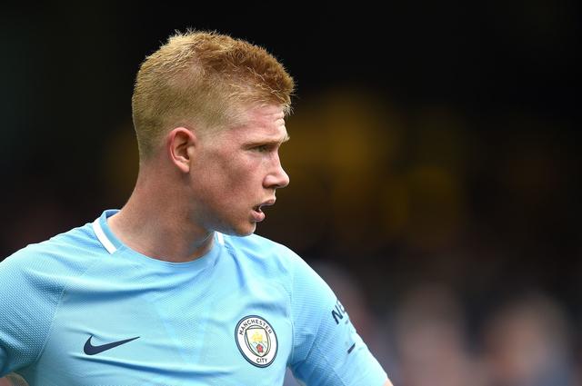 中甲冠军辽宁铁人队在沈阳故宫拍全家福：致敬历史，开启未来