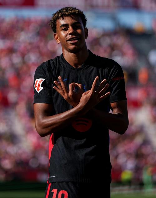 泽林斯基：我们感到愤怒，在场上看那绝不是一次犯规