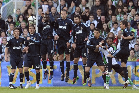 津媒谈国足选帅：本土“少壮派”教练的优势不容忽视（津媒：国足选帅应重视本土少壮派教练的优势）