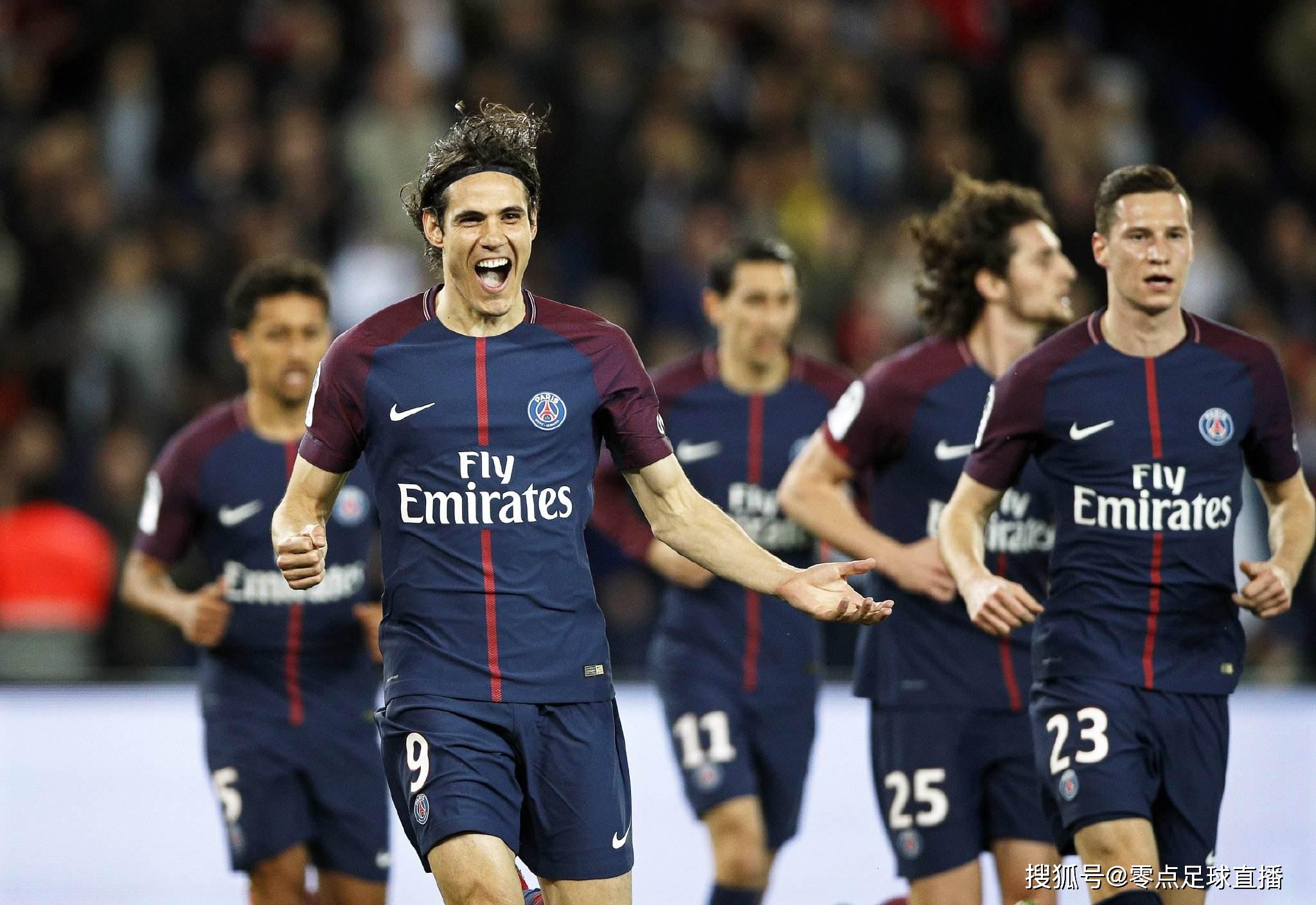 两位体坛巨星会面，樊振东欢乐开怀非常松驰，齐达内眼中充满欣赏（体坛双星同框，樊振东笑容灿烂神态轻松，齐达内目光尽显赞赏）