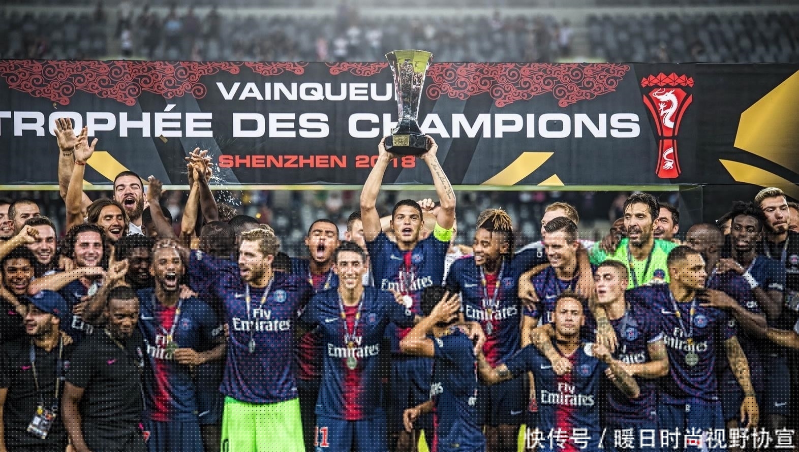 门将扑出点球，全场掌声雷动（门将拒点成功，球场掌声如潮）