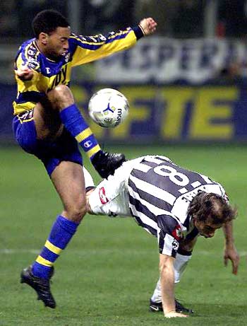 姆希塔良：如果这都是点球，那么禁区内的每一次接触都是点球