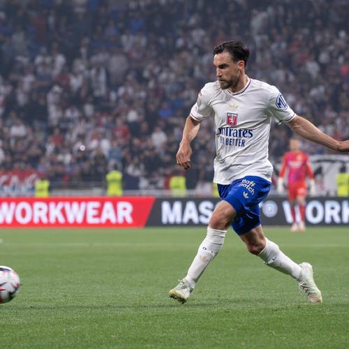 米体：泽林斯基出现轻微肌肉问题，可能不会出战比萨